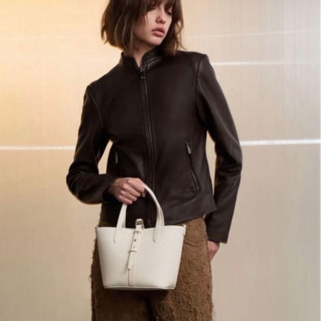 CHARLES & KEITH Beryl ベリル リサイクルレザーバケツバッグ