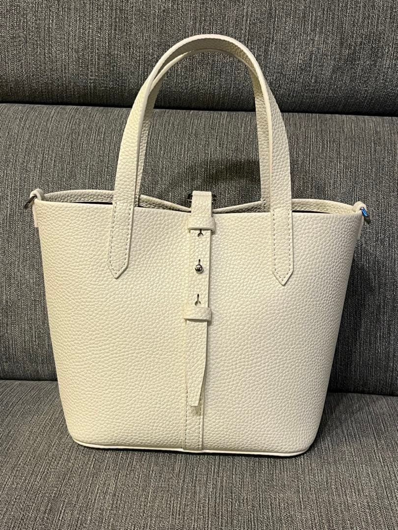 CHARLES & KEITH Beryl ベリル リサイクルレザーバケツバッグ