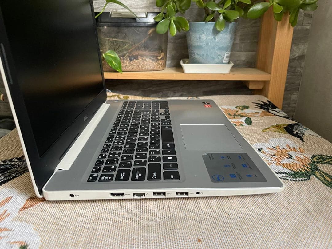 DELLパソコンノートInspiron15メモリ8GB/SSD高速動作順調