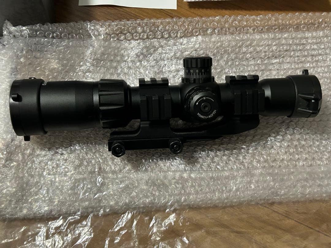 ほぼ未使用 ベクターオプティクス ライフルスコープ Mustang 1-4x30