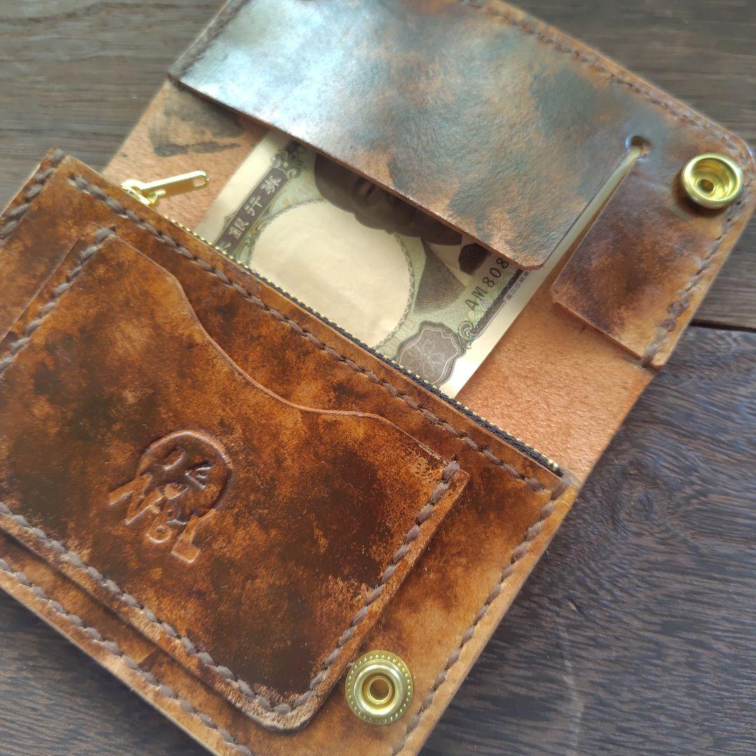 ミドルサイズ トラッカーウォレット 黒×ムラ茶 バラのカービング