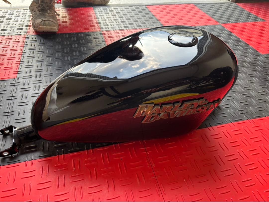 HARLEY DAVIDSON ブラックタンク