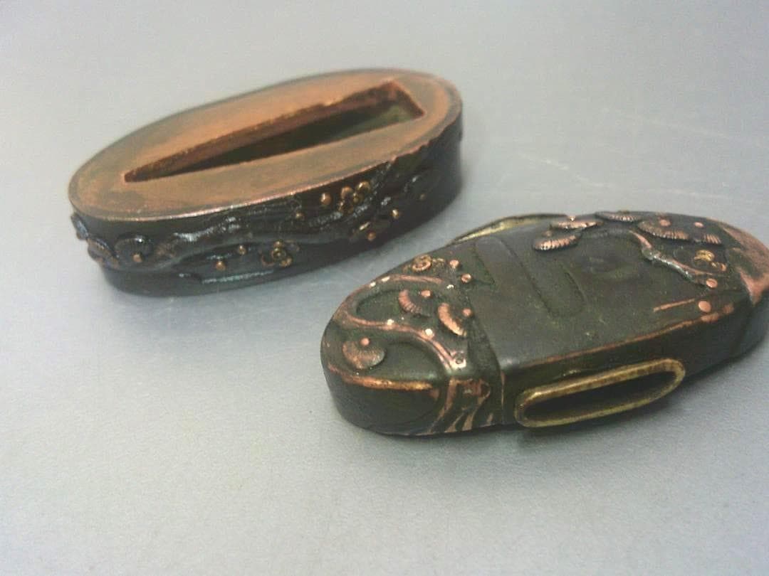 利用！【刀装具部品　縁頭　松木葉文細工　赤銅　小道具・N5】★コレクション美術品