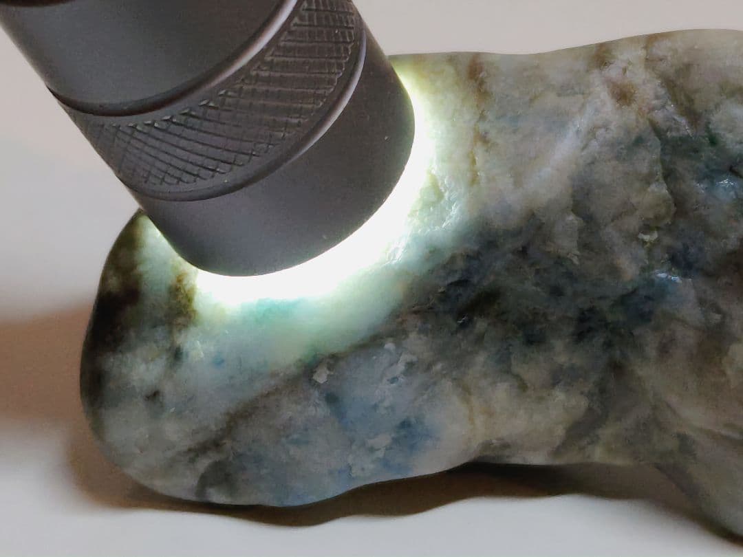 コン沢 88g 翡翠 ヒスイ 原石 鑑賞石 自然石 誕生石 鉱物 鉱石 水石