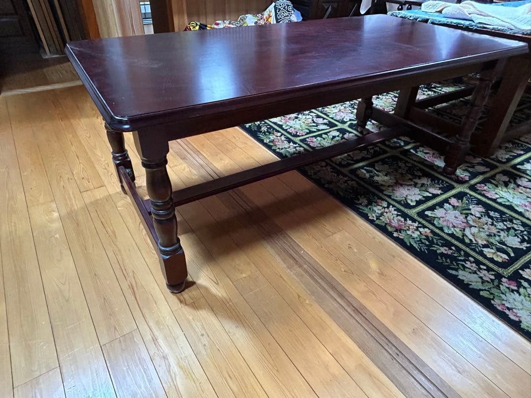 ダークブラウン木製長方形テーブル