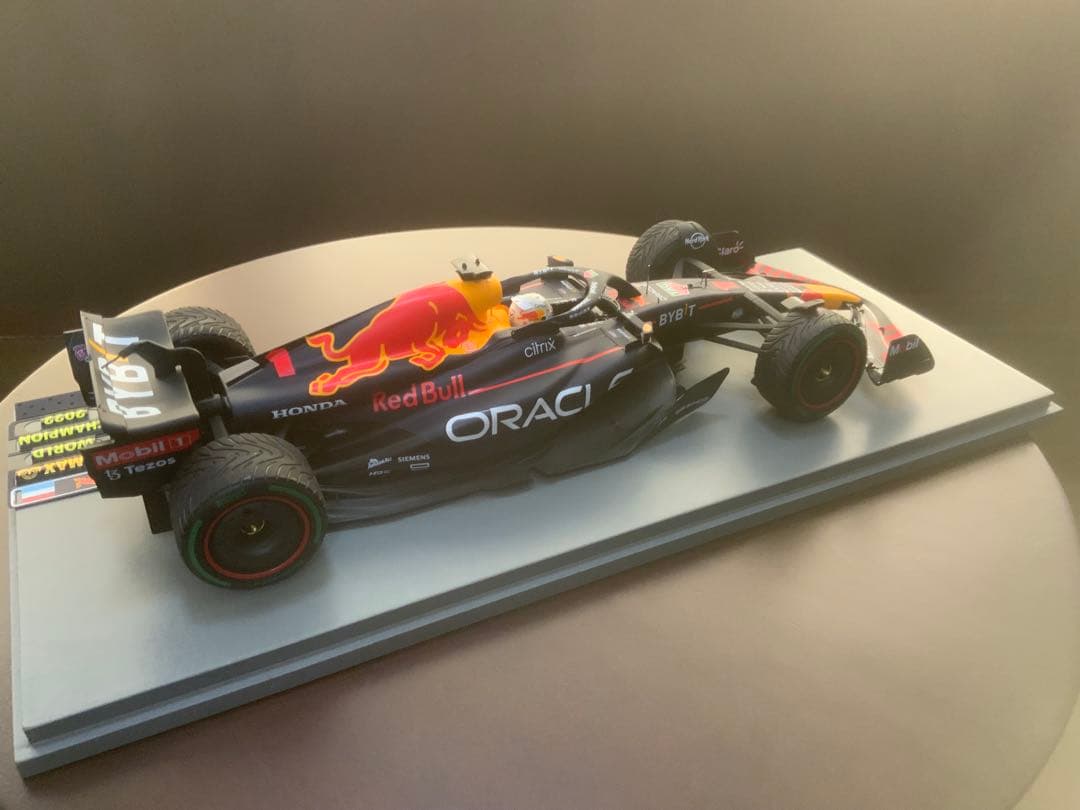 1/18スパークSPARKレッドブルRB18 日本GP仕様フェルスタッペン