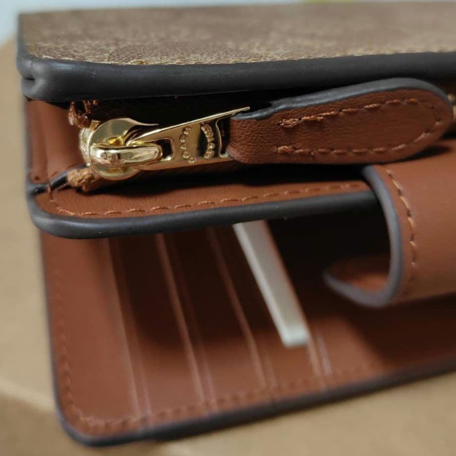 新品未使用 COACH 二つ折り財布 アウトレット品 シグネチャー 定番