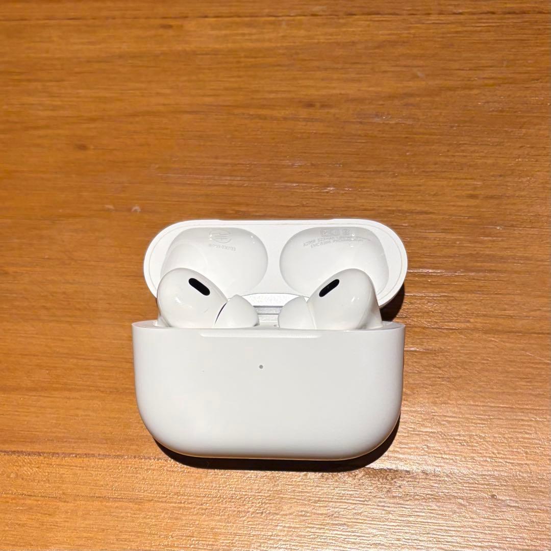 AirPods Pro （第2世代） 本体 充電ケース付き ホワイト