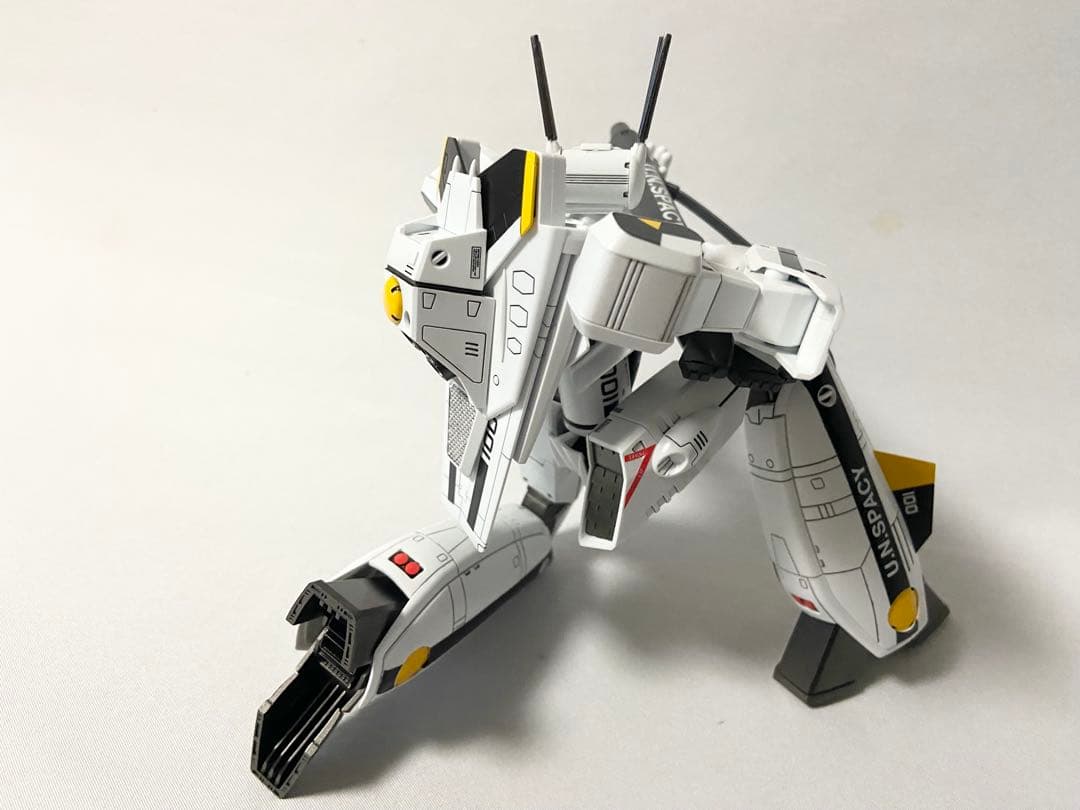 マックスファクトリー 1/72 VF-1S バルキリー ロイ・フォッカー完成品