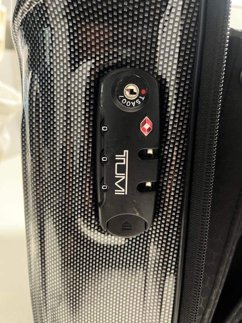 Tumi ブラック 軽量小型キャリーケース