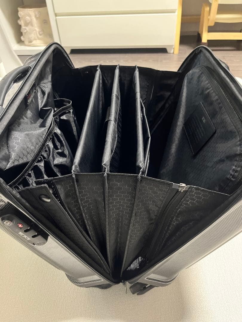 Tumi ブラック 軽量小型キャリーケース