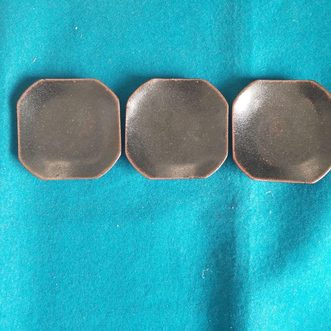 黒唐津　角切8Φ小皿3枚組　岡本作礼作