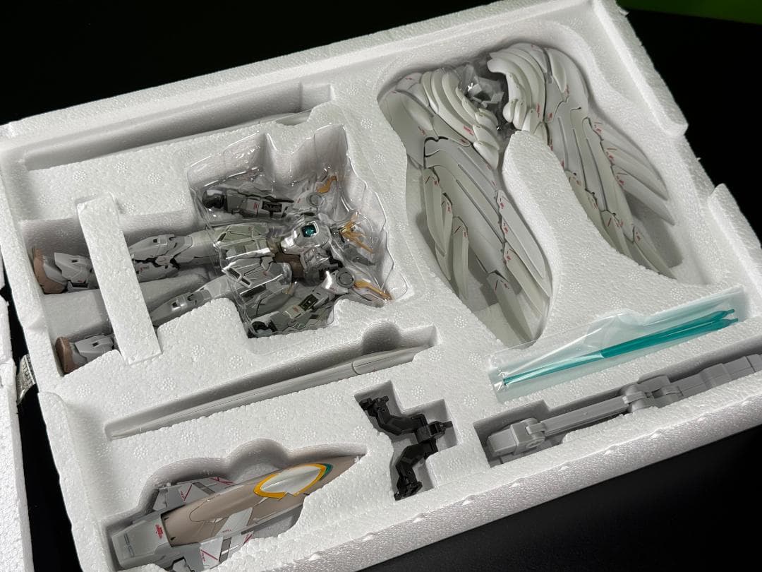 海外製品 / ウイングガンダムスノーホワイトプレリュード #1021