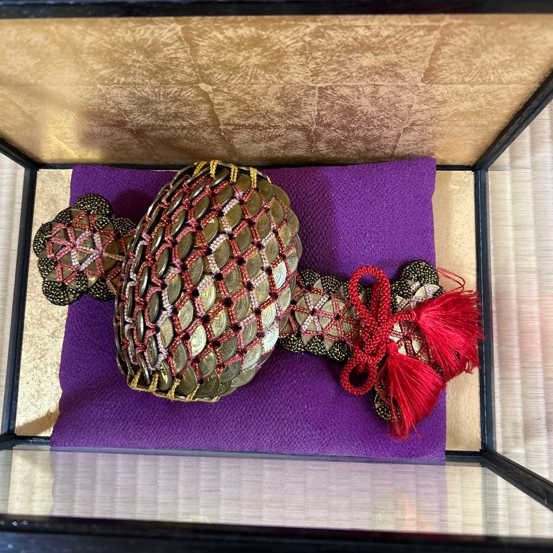 5円玉で作製された打ち出の小槌　ケース付き