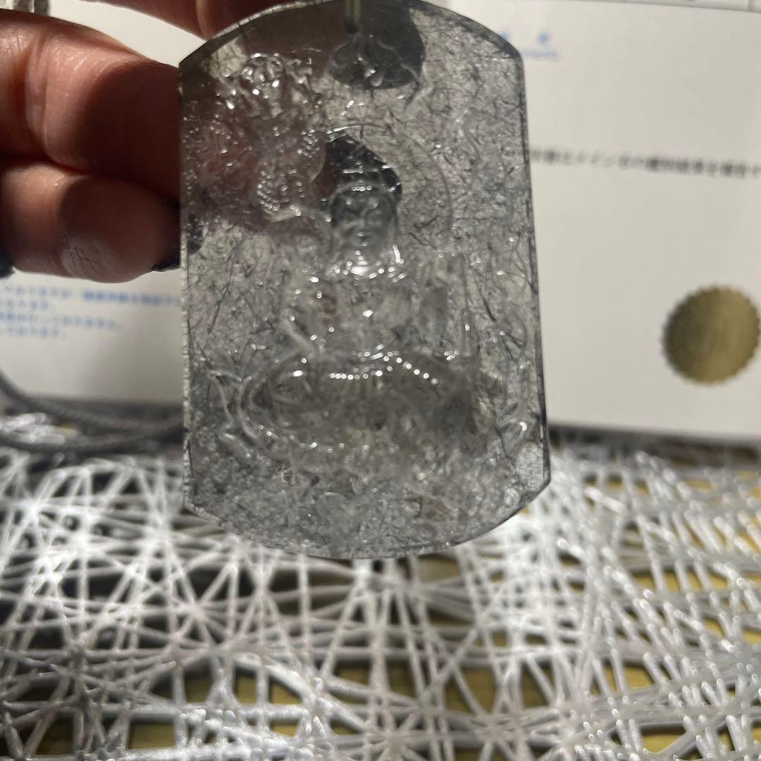 ヘイロフスキー鉱インクォーツ　不動明王彫り(国内鑑定書付き)