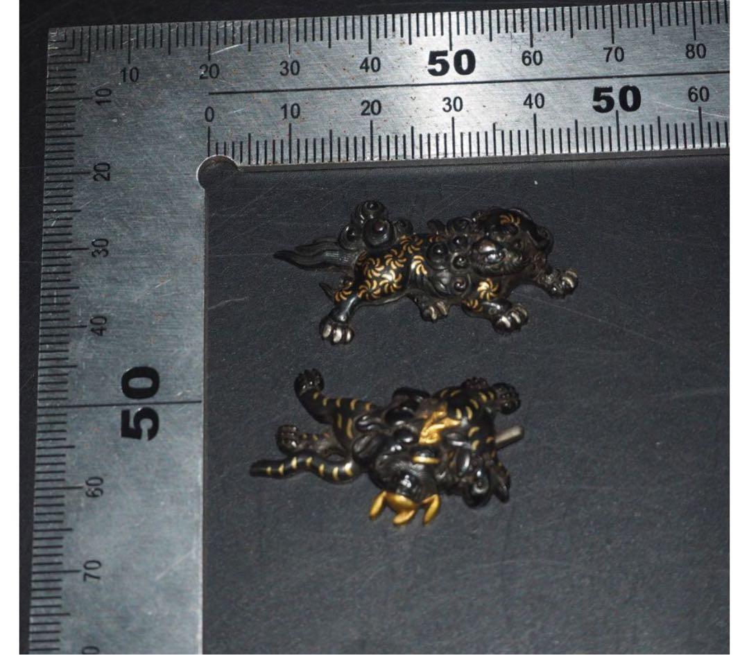 もひさ送料無料コレクター放出品江戸時代金銀象嵌獅子武士図目貫2点刀装具木箱