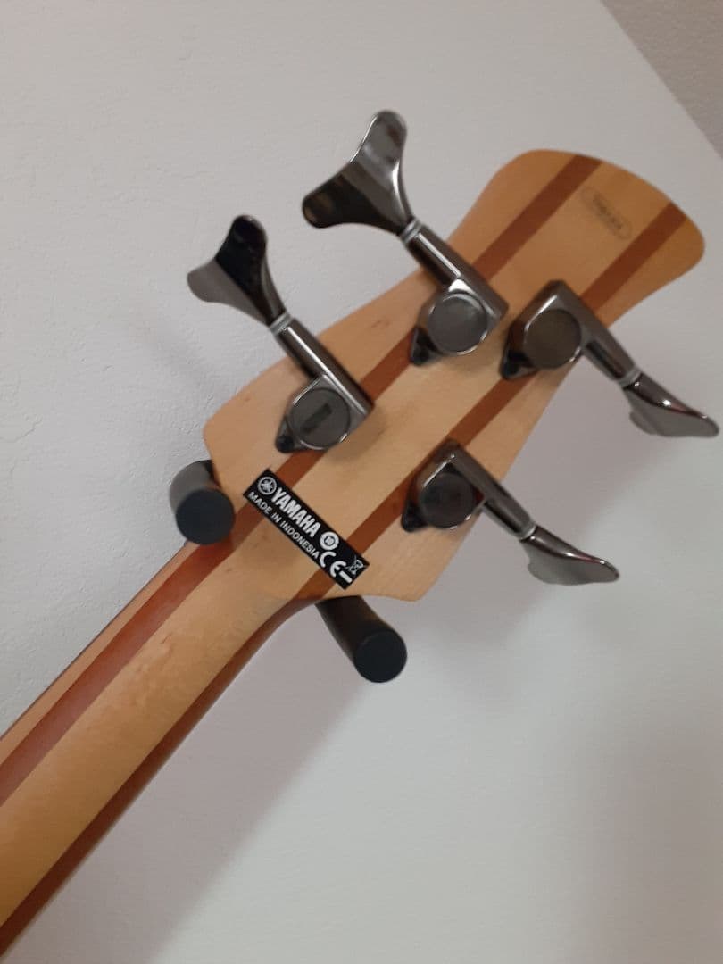 メルカリ便　Yamaha ヤマハ　trbx304 エレキベース　ケース付き