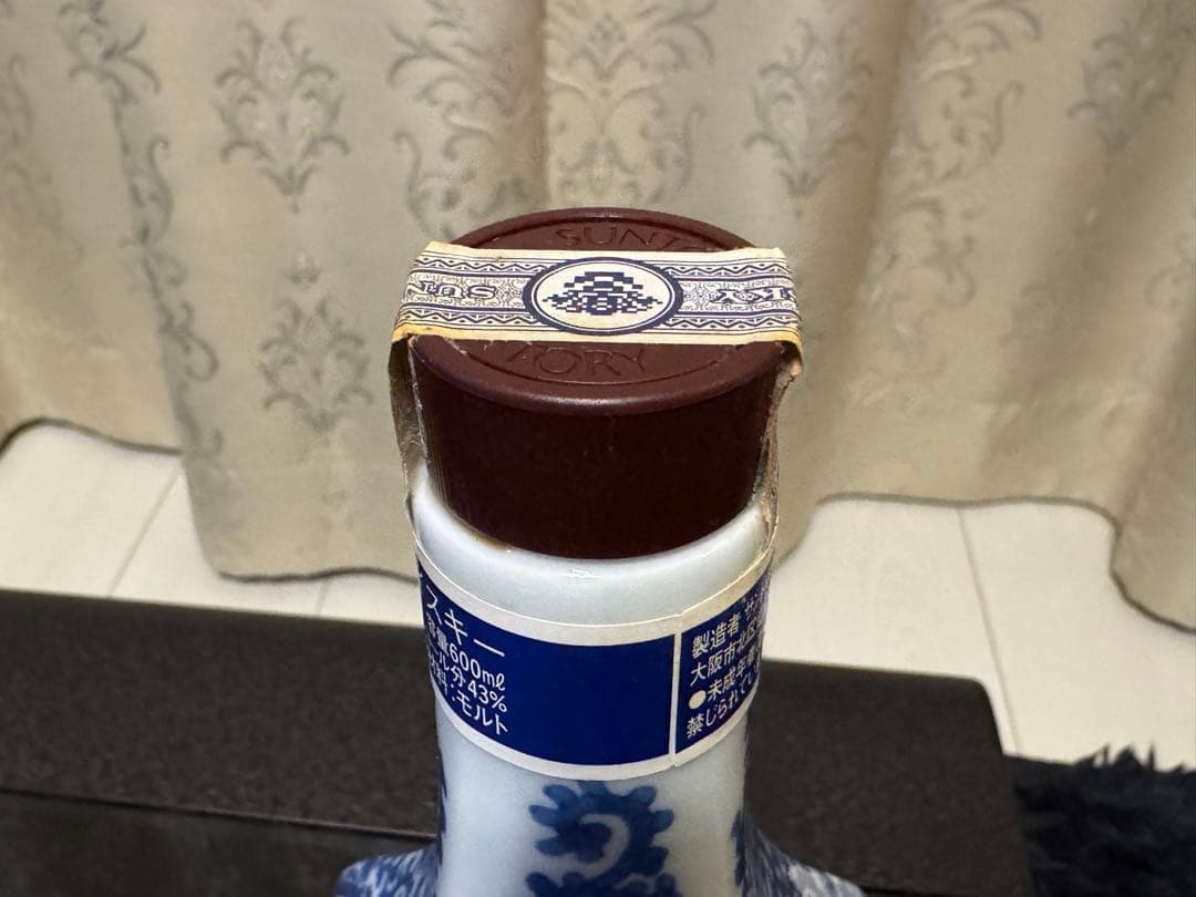 サントリー ピュアモルトウイスキー　白州12年 有田焼染付蛸唐草兎文瓶 箱付き