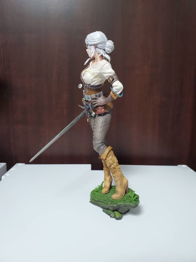 ウィッチャー　シリ　フィギュア