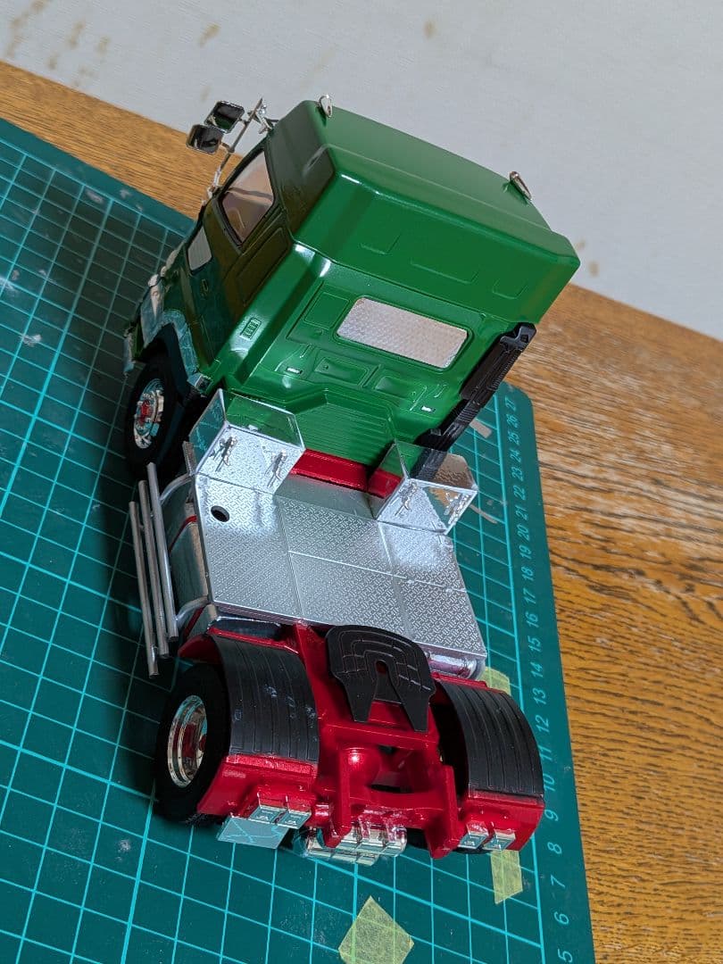 アオシマ　デコトラ　プラモデル　日野プロフィアトレーラーヘッド完成品