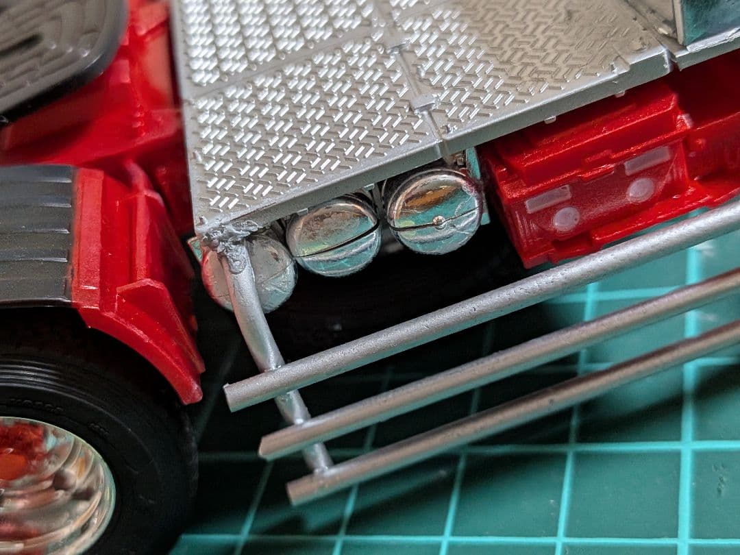 アオシマ　デコトラ　プラモデル　日野プロフィアトレーラーヘッド完成品