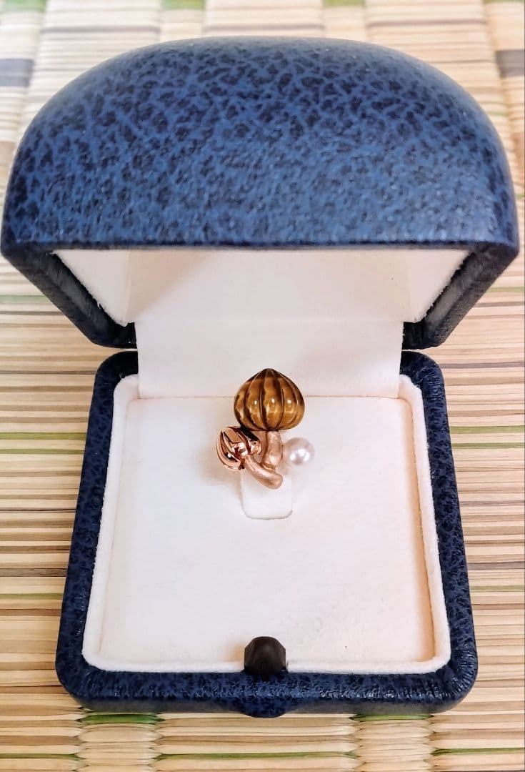 ペルリータミキモト　チャリティ　2010 きのこ　ブローチ　ペンダントトップ