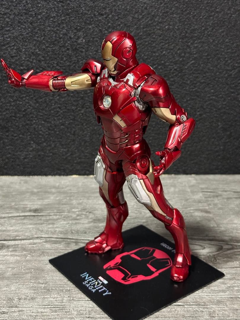 インフィニティサーガ　アイアンマン　ブラックパンサー　フィギュア