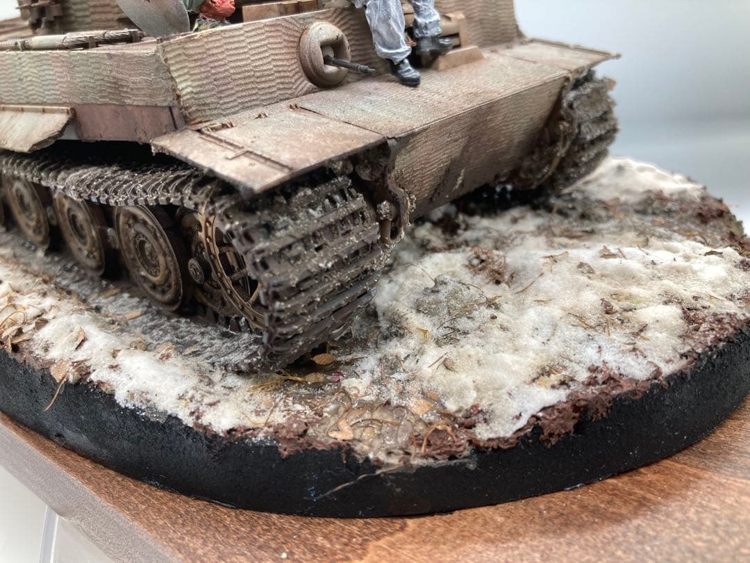 戦車模型完成品 1/35 ティーガー1後期型ヴィネット作品 全塗装済み完成品