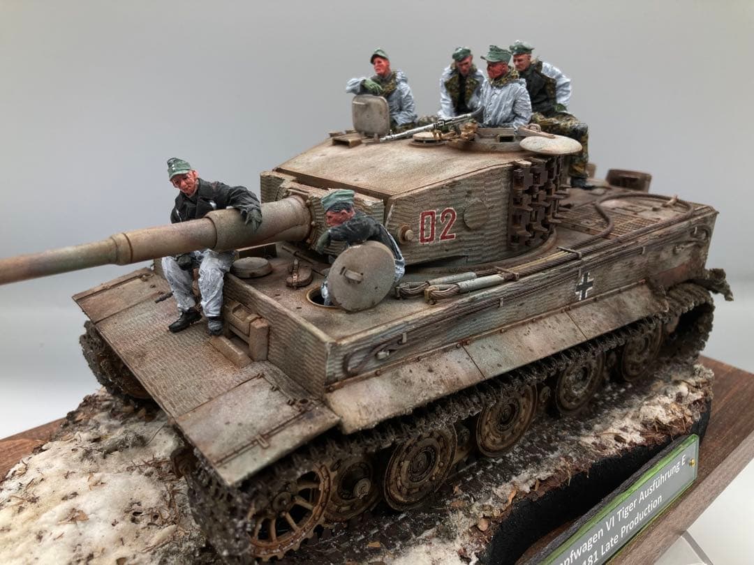 戦車模型完成品 1/35 ティーガー1後期型ヴィネット作品 全塗装済み完成品