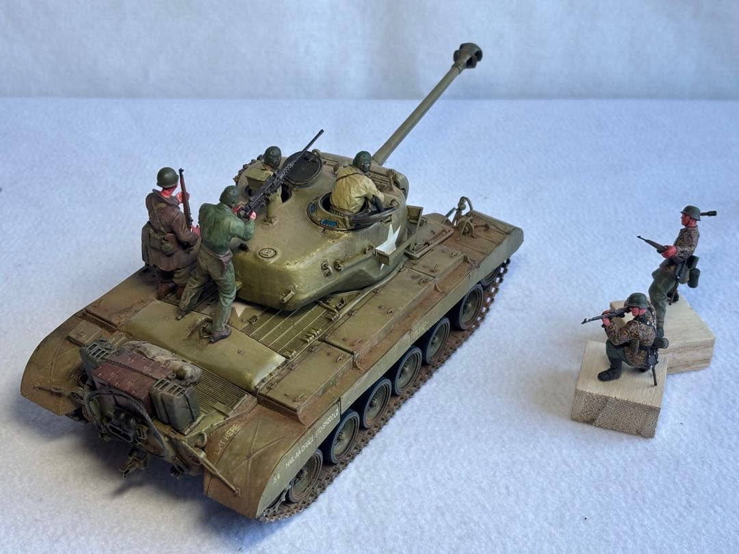 １／３５アメリカ軍M２６パーシング戦車プラモデル完成品