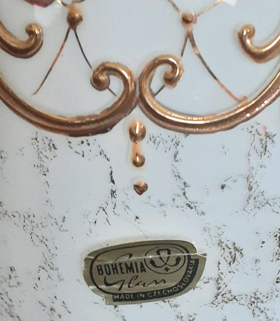 BOHEMIA GLASS　ボヘミアガラス　盛金彩　陽刻藤の花図　花瓶　オブジェ