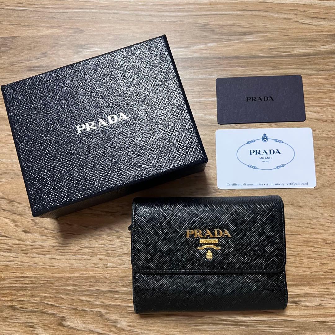 プラダ　財布