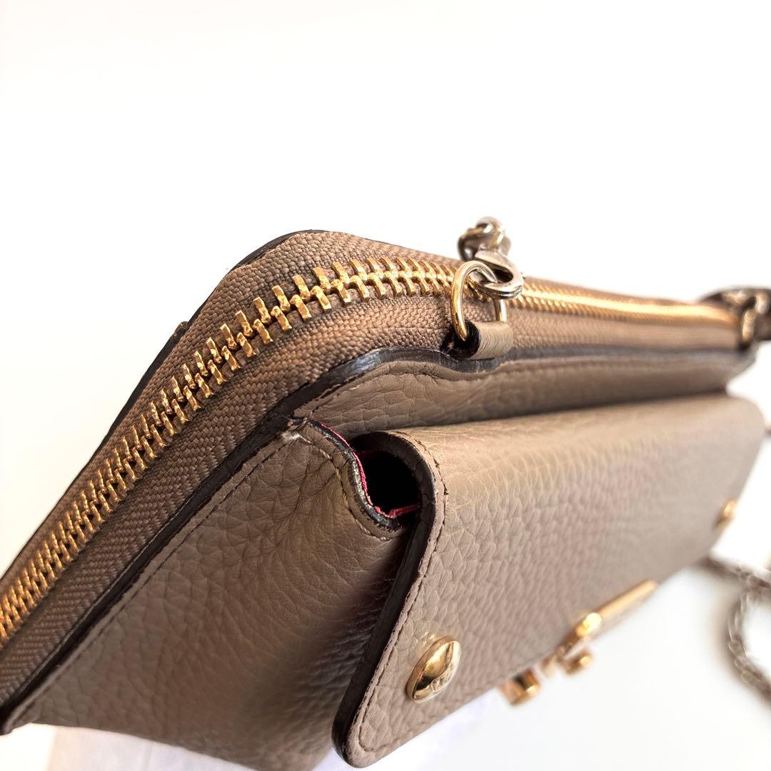 A.D.M.J. チェーン　ショルダーウォレット　レザー　グレー トープ ピンク