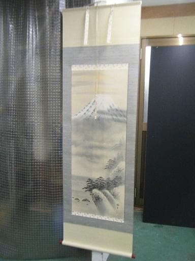【未使用品】掛軸 長持梅生『富士山水』日本画 絹本 箱付 掛け軸 L01619