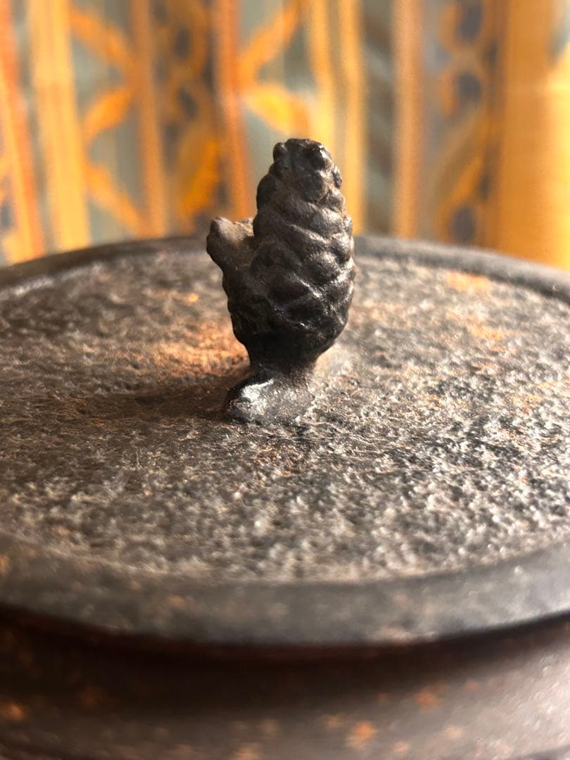 銘 南部鉄器 岩鋳 松の実摘み 寿 鉄瓶 記念日寄贈名あり　茶道具 骨董　当時物