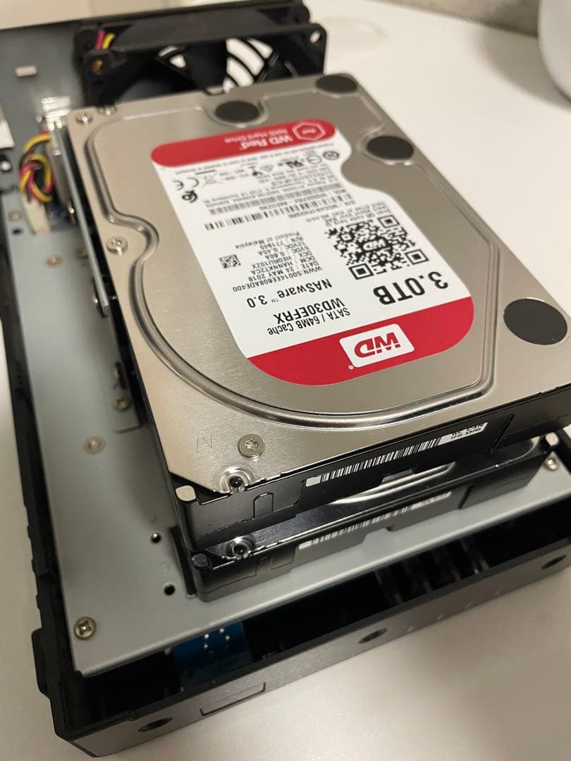 Synology DS218play NAS 本体一式（HDD３TBx 2付き)