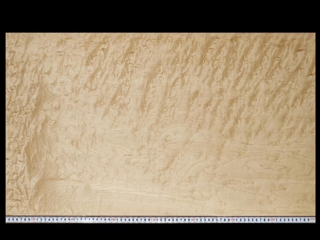 バーズアイメープル鳥眼杢目突板張りMDF板・1150㎜×450㎜×4㎜＝2枚