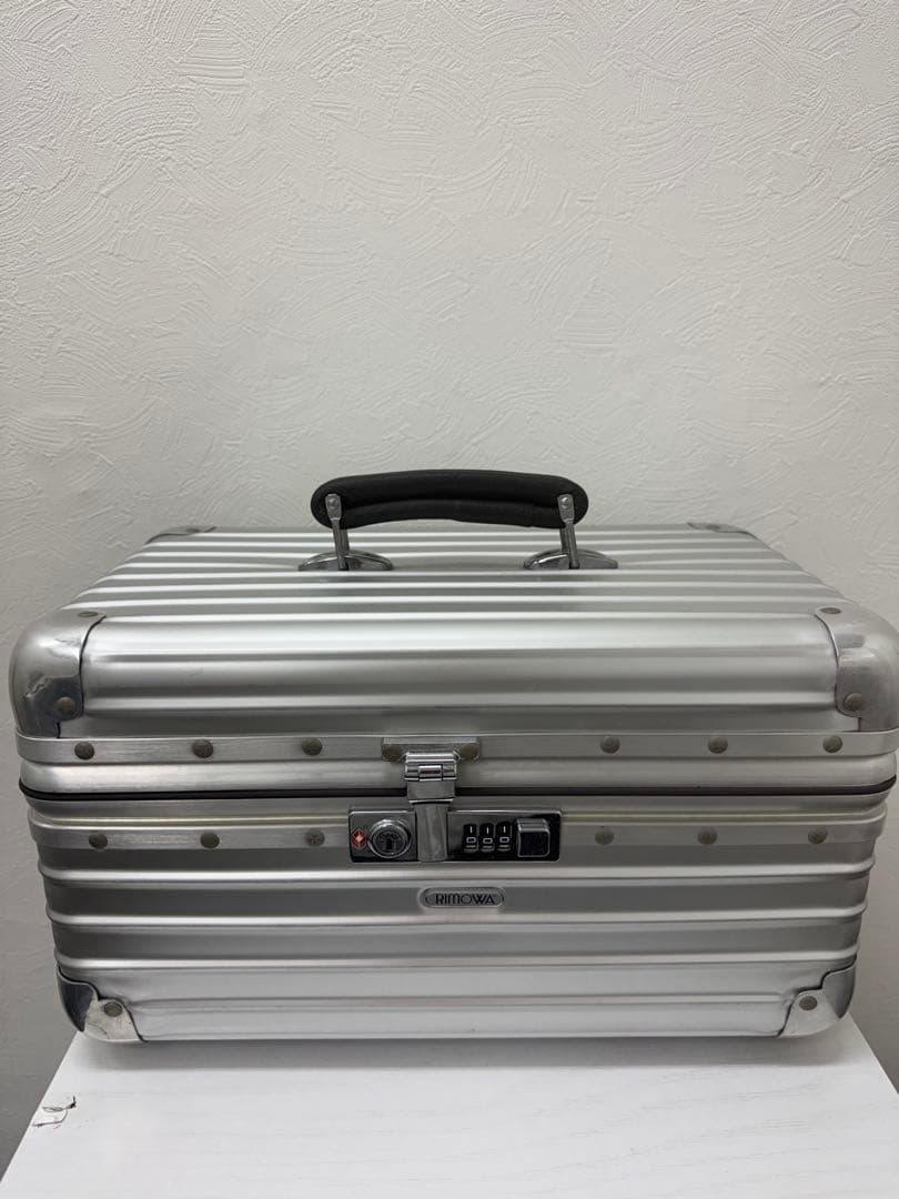 RIMOWA リモワ ビューティケース アルミ製 シルバーTSAロック付き ドイ