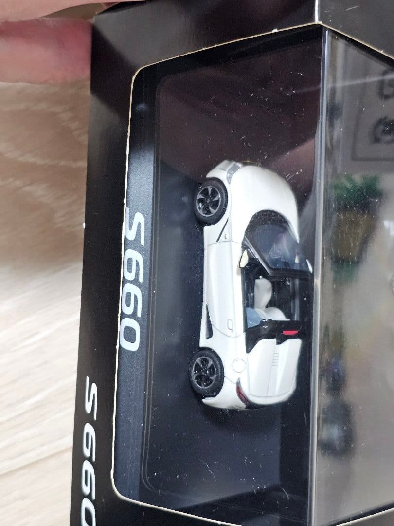 S660 ホワイト ミニカー 1/43