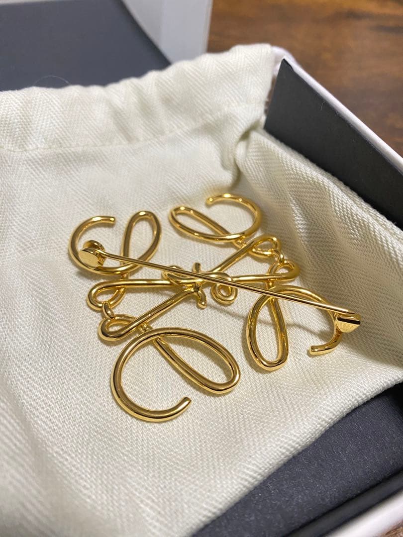 2/14までSです。ロエベ　ブローチ　ゴールド　正規品　美品