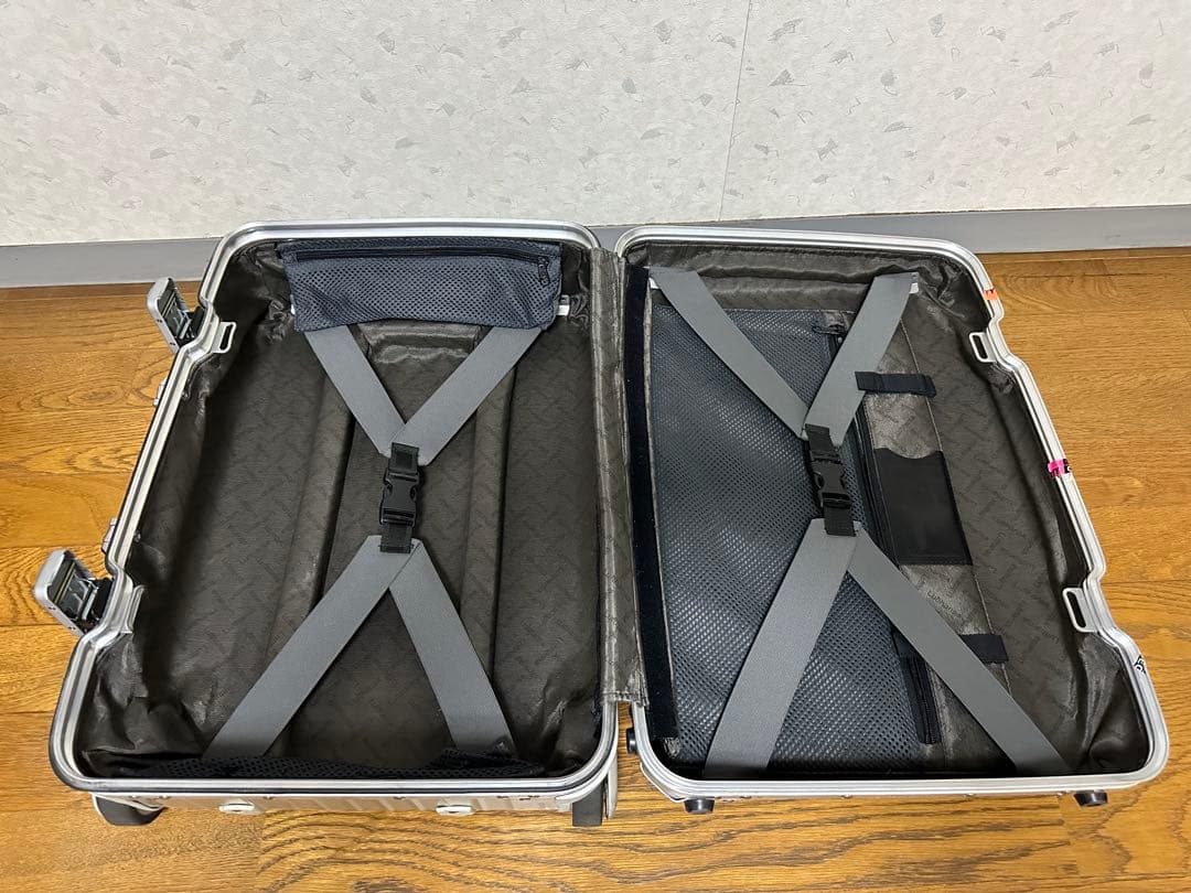 大*郎様 RIMOWA キャビン トロリー シルバー 二輪