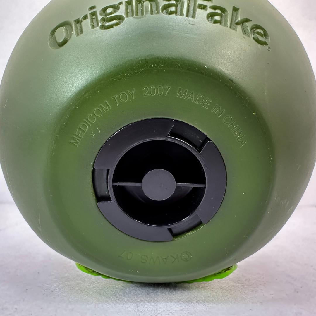 特撮 OriginalFake Kaws Cat Teeth Bank Green