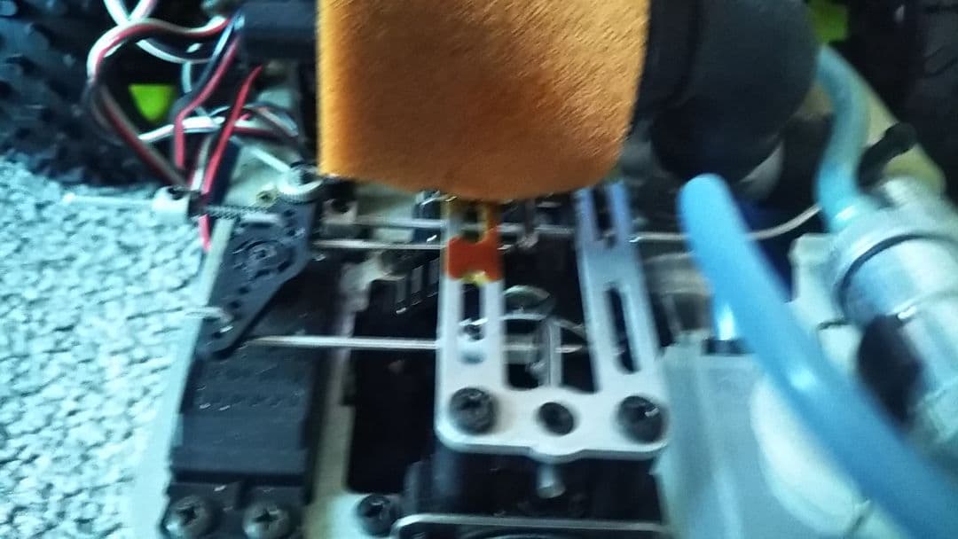 ラジコン、エンジンバギー