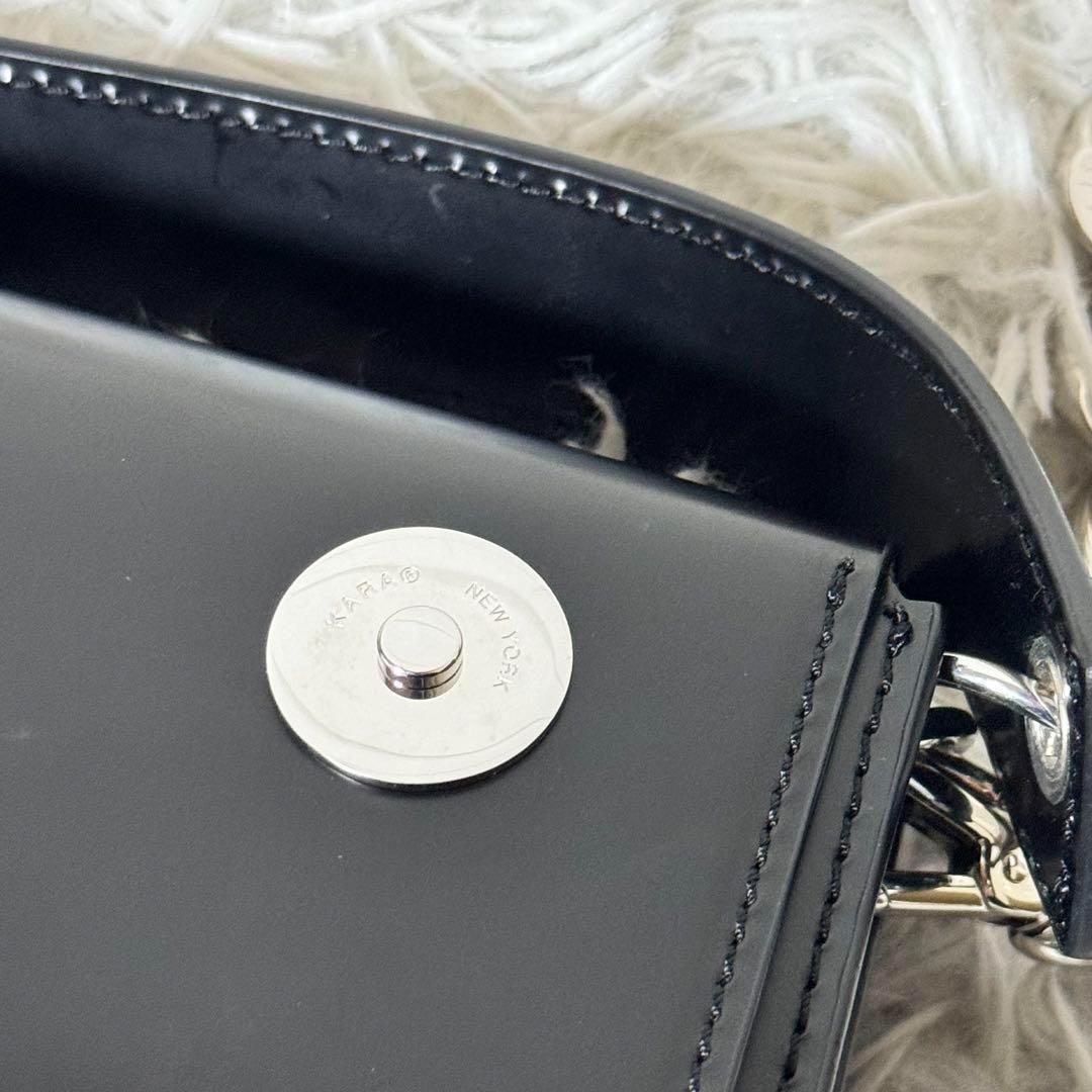 kara カラ　プラスターベビーピンチショルダーバッグ　チェーン　ブラック　黒色