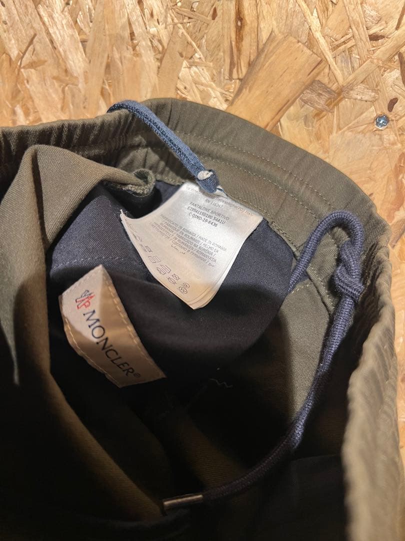 〈新品タグ付き〉モンクレール カーゴパンツ 6歳用サイズ カーキ