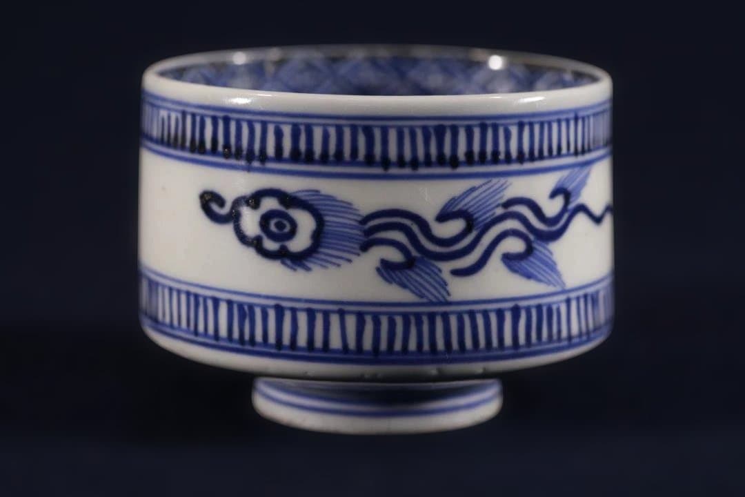 ４５３　古伊万里染付雨降龍図半筒猪口　幕末　無傷美品