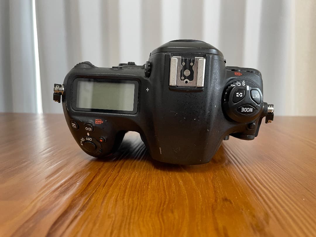 Nikon一眼レフカメラ D5 (CF) ボディ+バッテリー＆充電器 付属