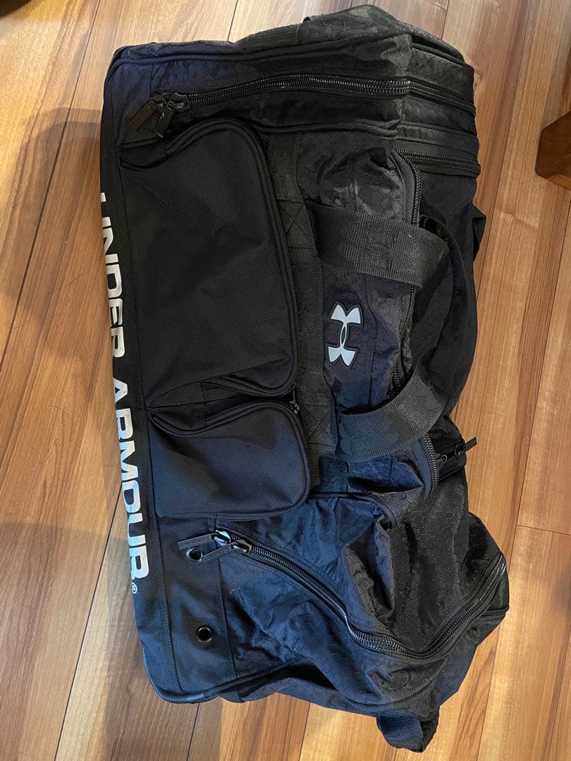 アンダーアーマー　キャリーバッグ　ボストンバッグ