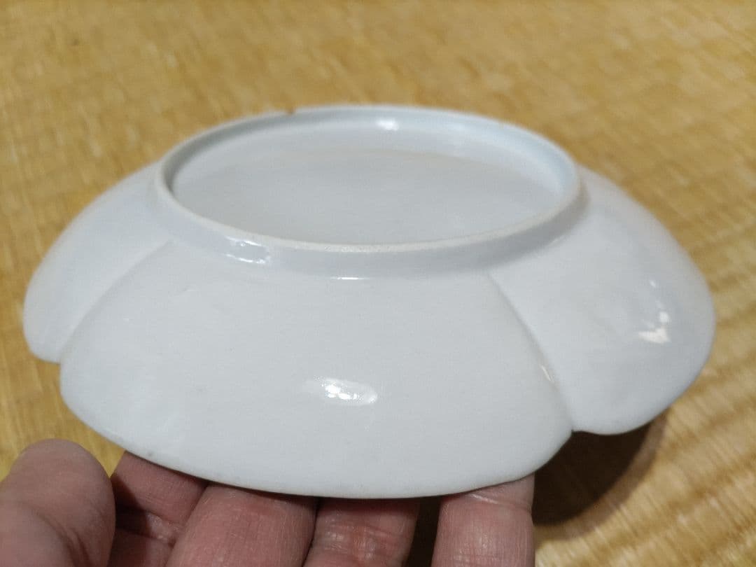 柿右衛門　白磁　陽刻　輪花皿　松竹梅　六寸皿　美品