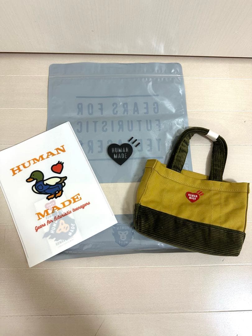 HUMAN MADE 小型バッグ カーキ・ベージュ